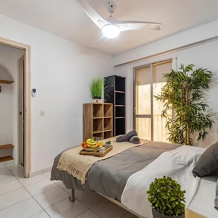 Executive With Balcony - High-end Paseo Maritimo شقة