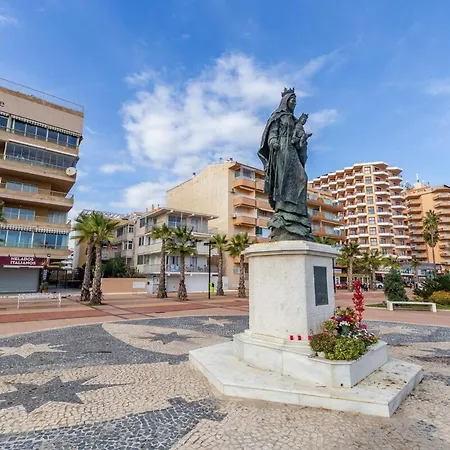 Executive With Balcony - High-end Paseo Maritimo דירה